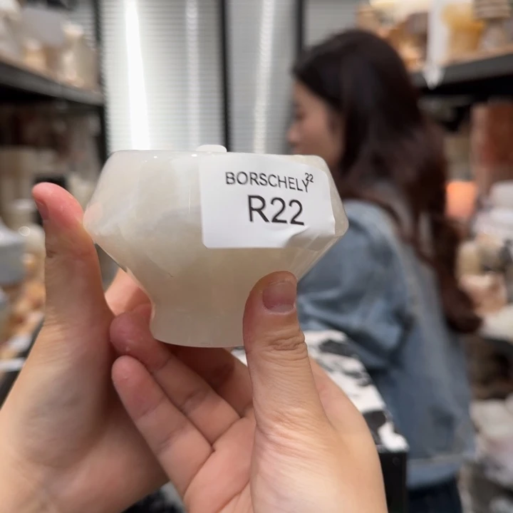 大理石R22。 钱。