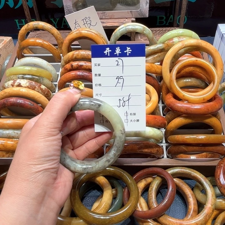 张***雅蛇纹石玉未镶嵌手镯