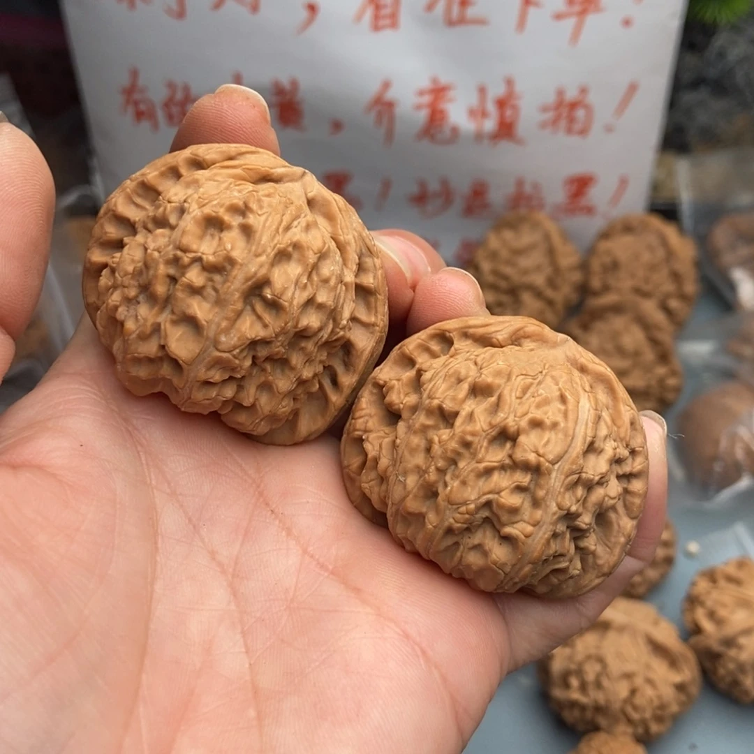 文玩核桃把件一****慢白狮子33