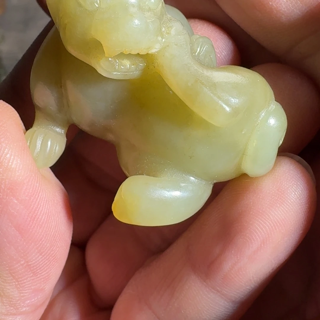 玉***引和田玉（糖玉）未镶嵌挂件