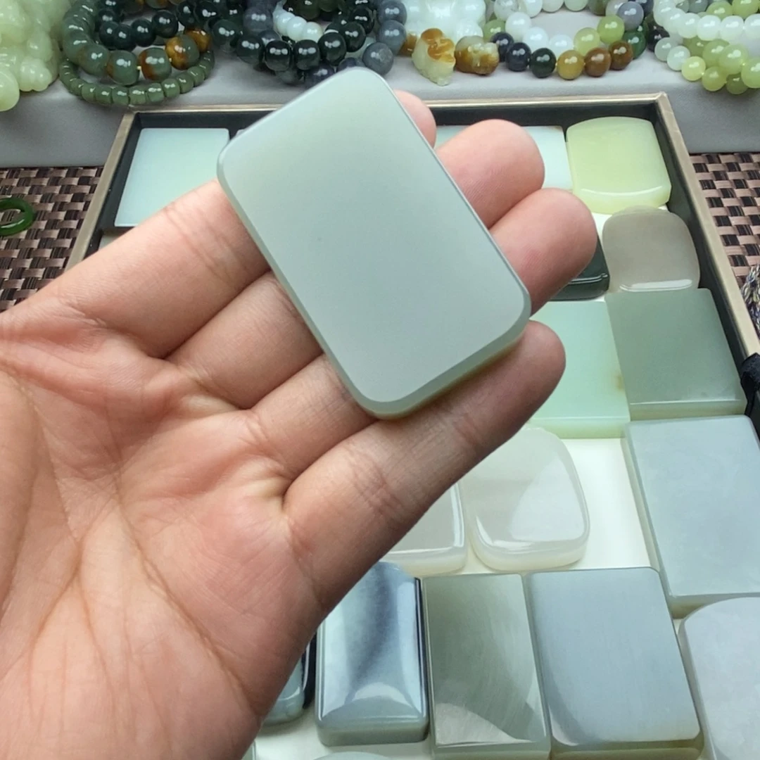 海***鲸和田玉未镶嵌颈饰