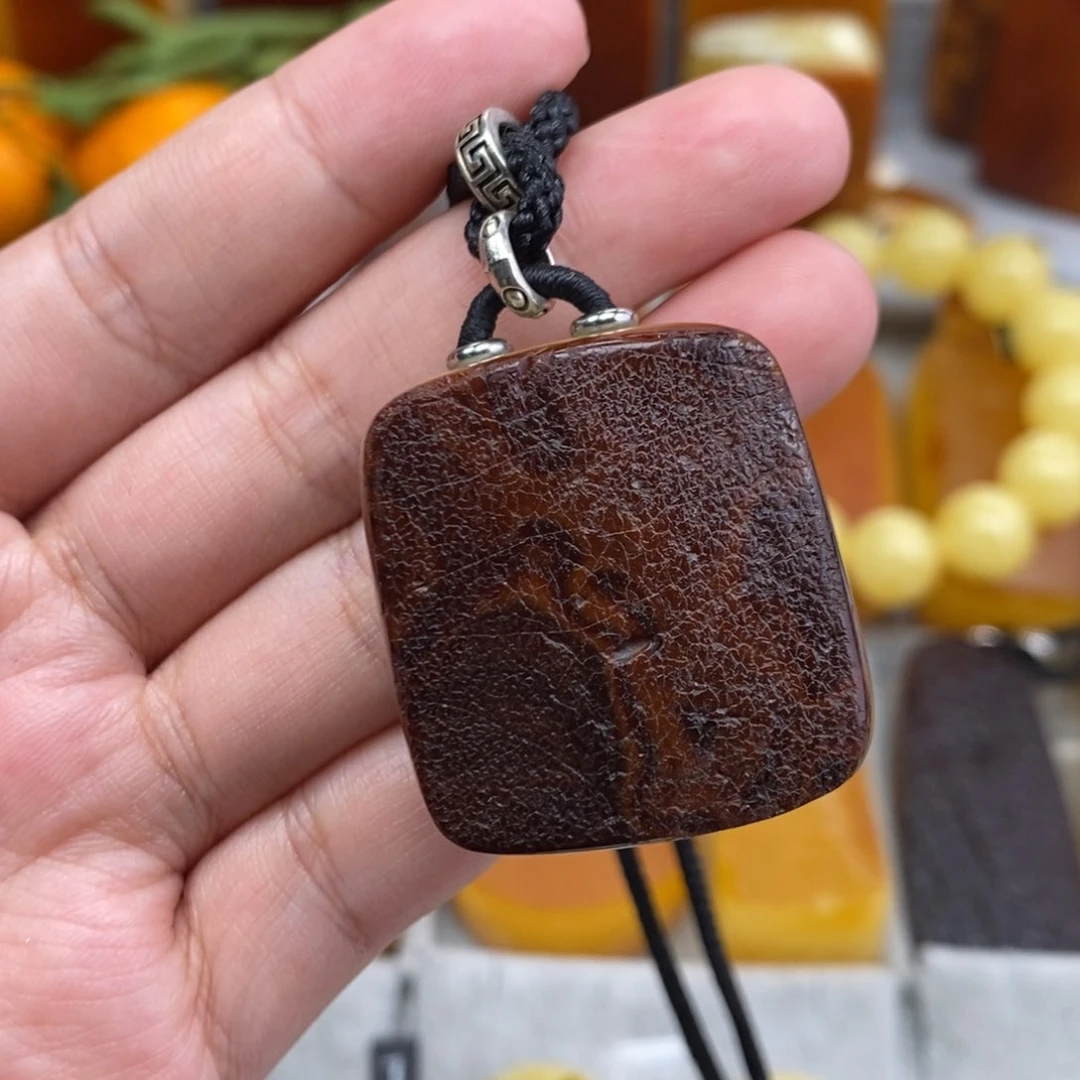 琥珀吊坠(赠链)未镶嵌