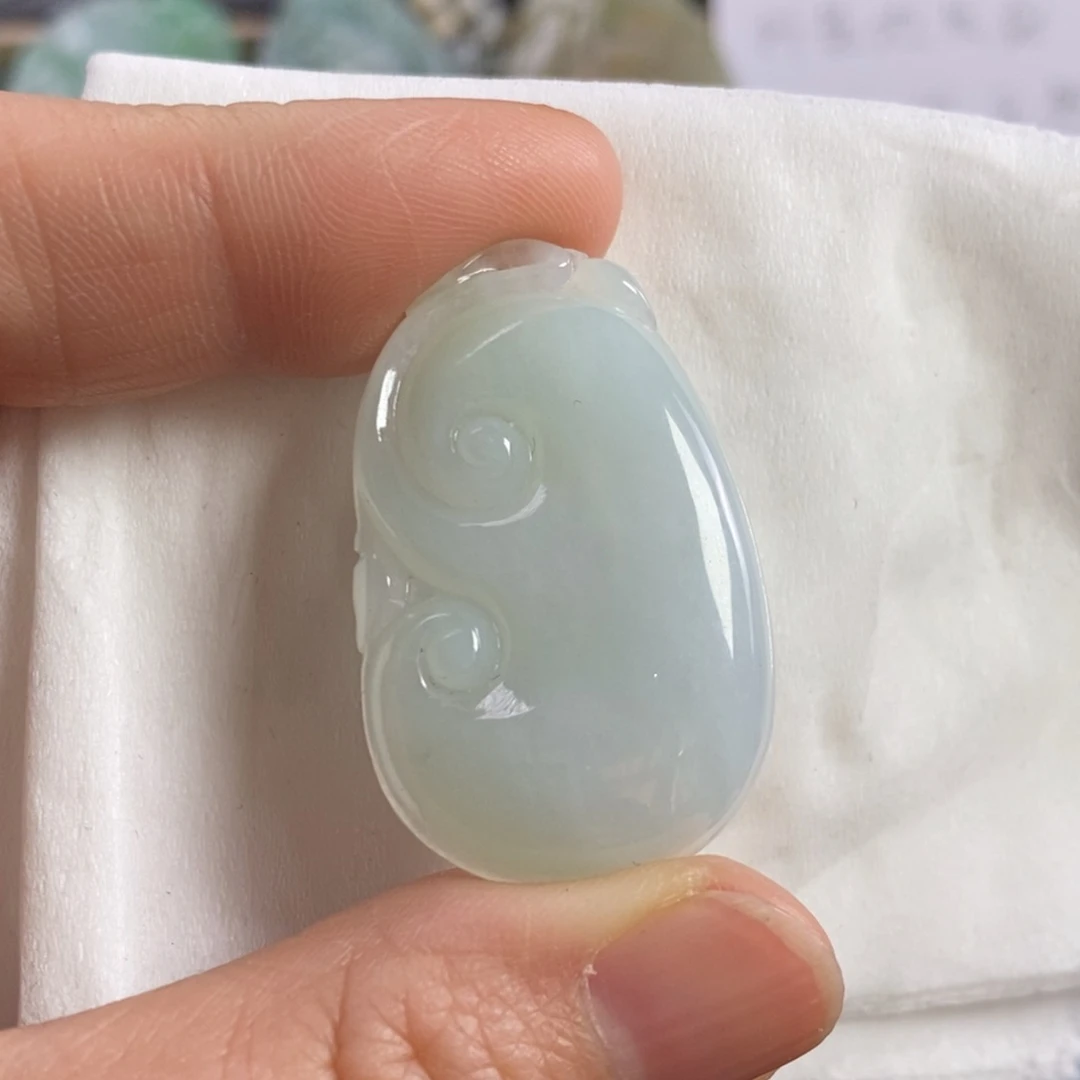 翡翠颈饰未镶嵌如意