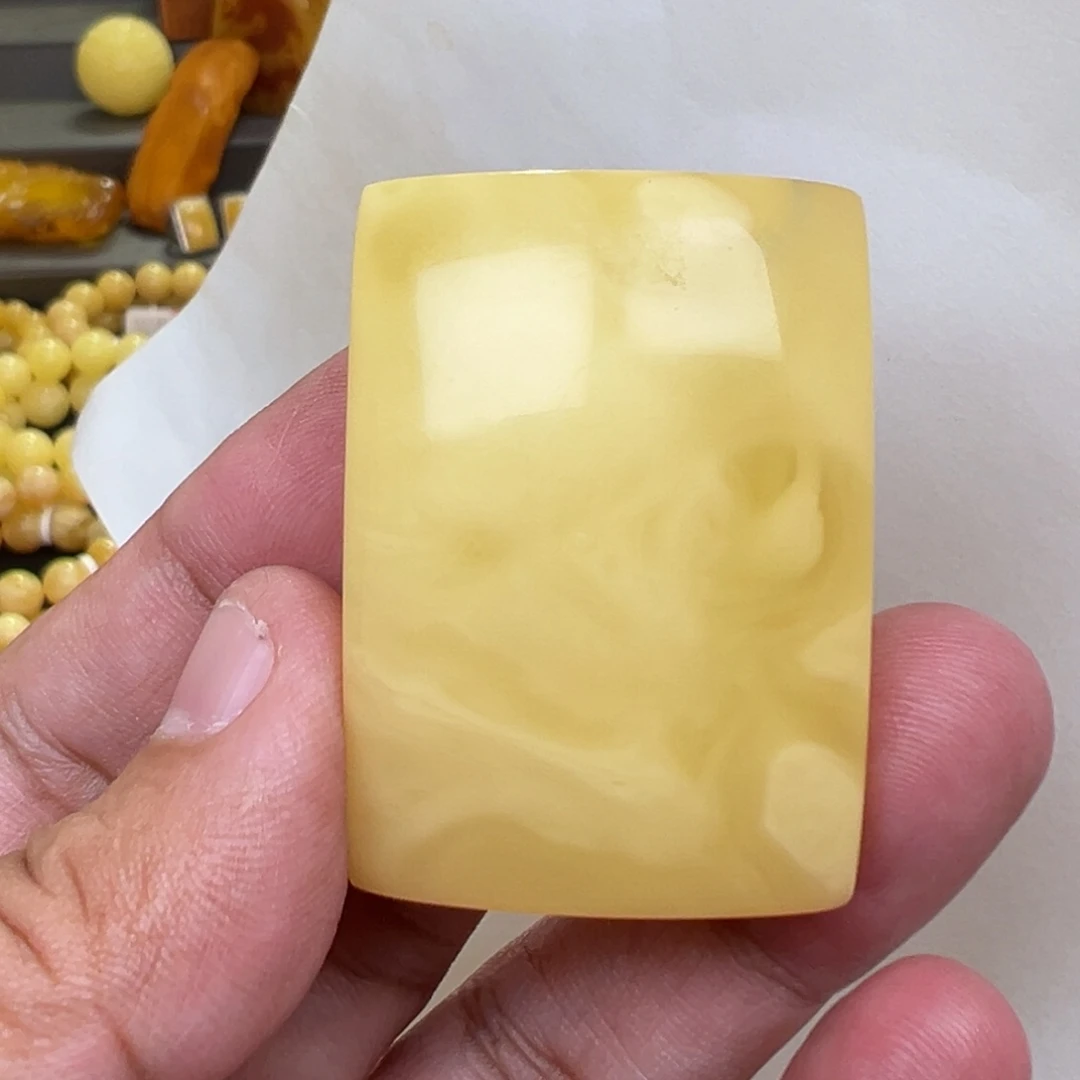 蜜蜡未镶嵌裸石15.9克