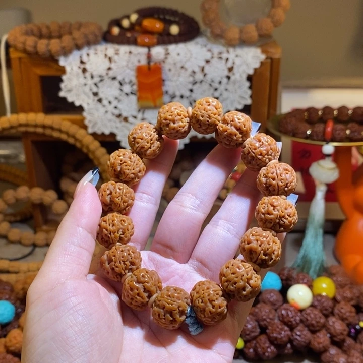 是****金刚菩提手串175玉华打底满肉一物