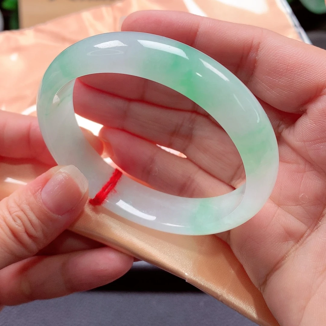 未镶嵌手镯（贵妃镯）翡翠85号，微瑕疵