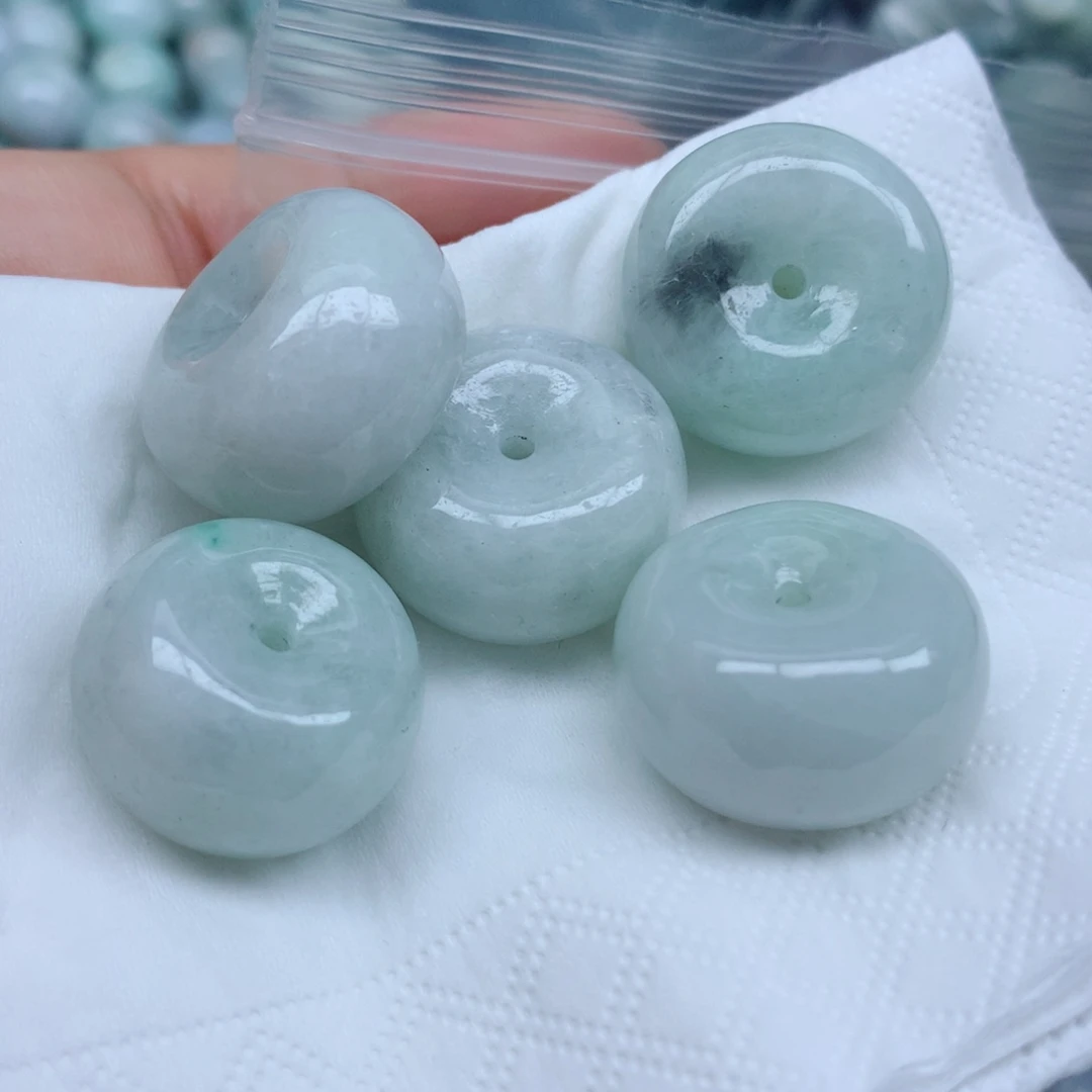 翡翠未镶嵌颈饰珠子批发
