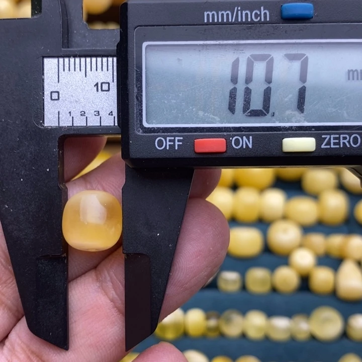 琥珀未镶嵌裸石51号10.7*10.3