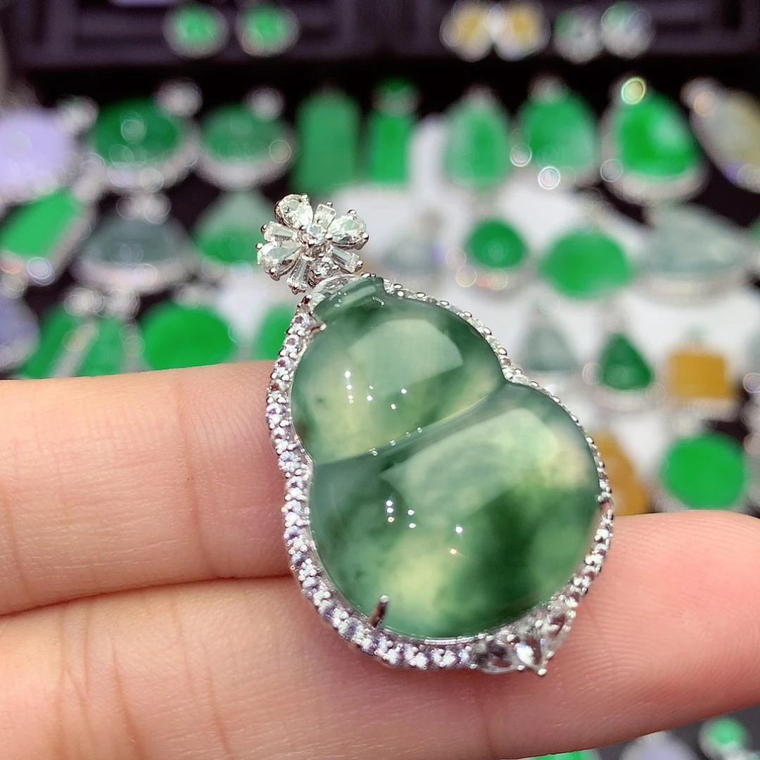 翡翠18K金镶嵌吊坠(赠链)