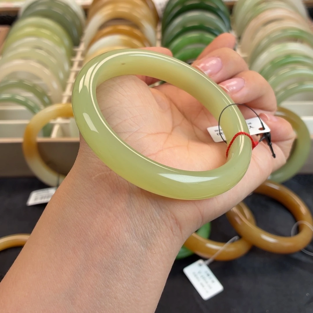 和田玉未镶嵌手镯黄口起荧光高货23