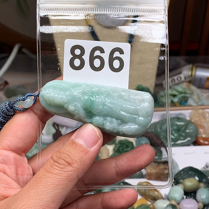 翡翠颈饰未镶嵌齐**圣翡翠