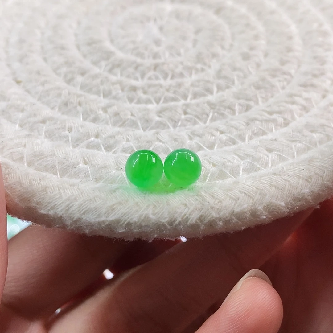 散珠翡翠一对高冰阳绿，卡6