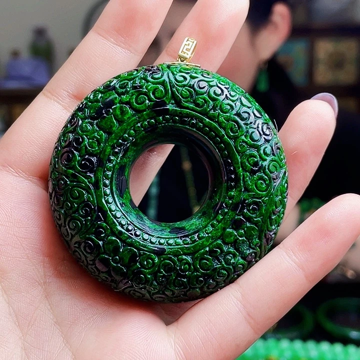 翡翠18K金镶嵌颈饰多样性