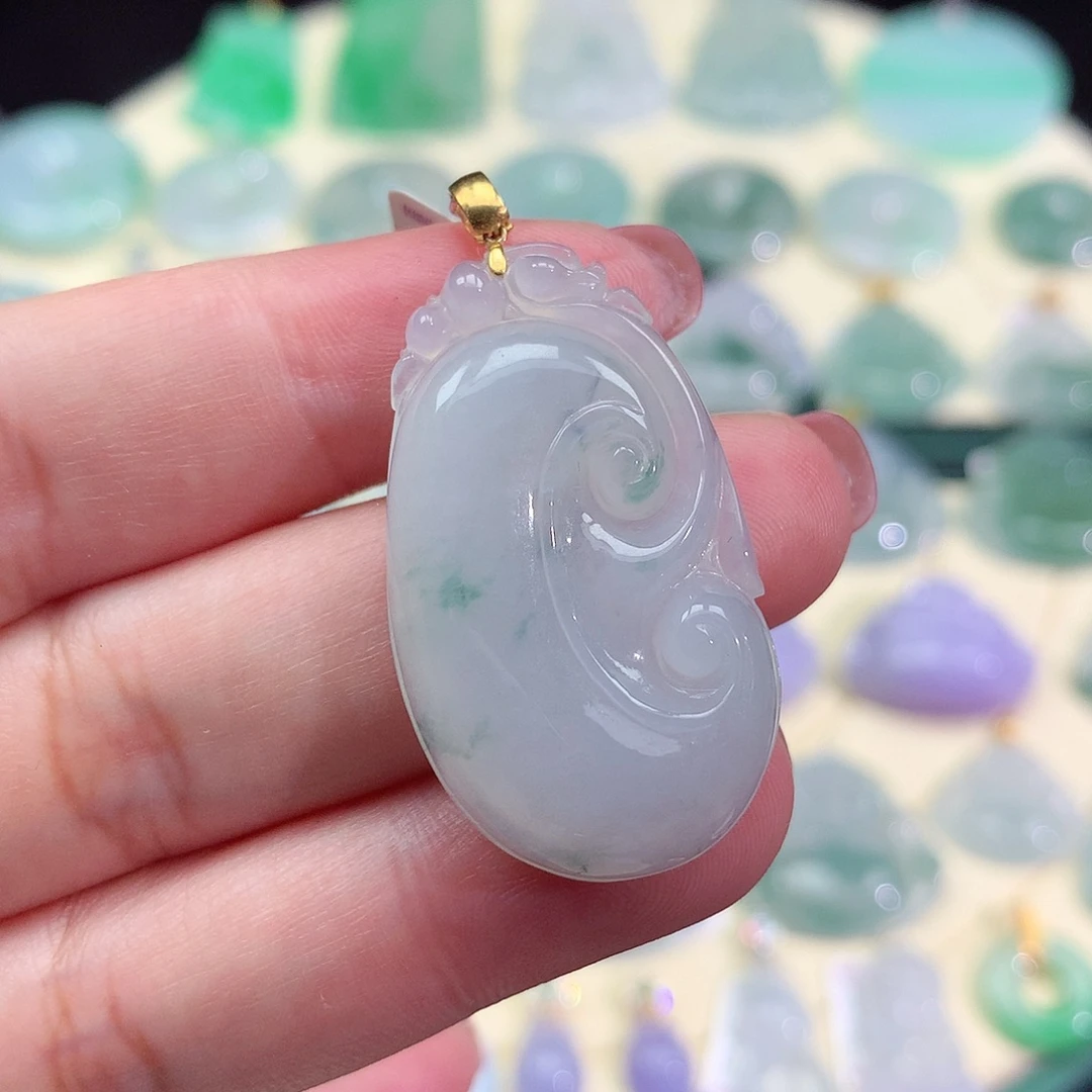 翡翠18K金镶嵌颈饰如意