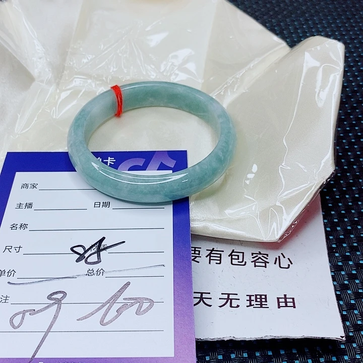 翡翠未镶嵌手镯（圆镯）