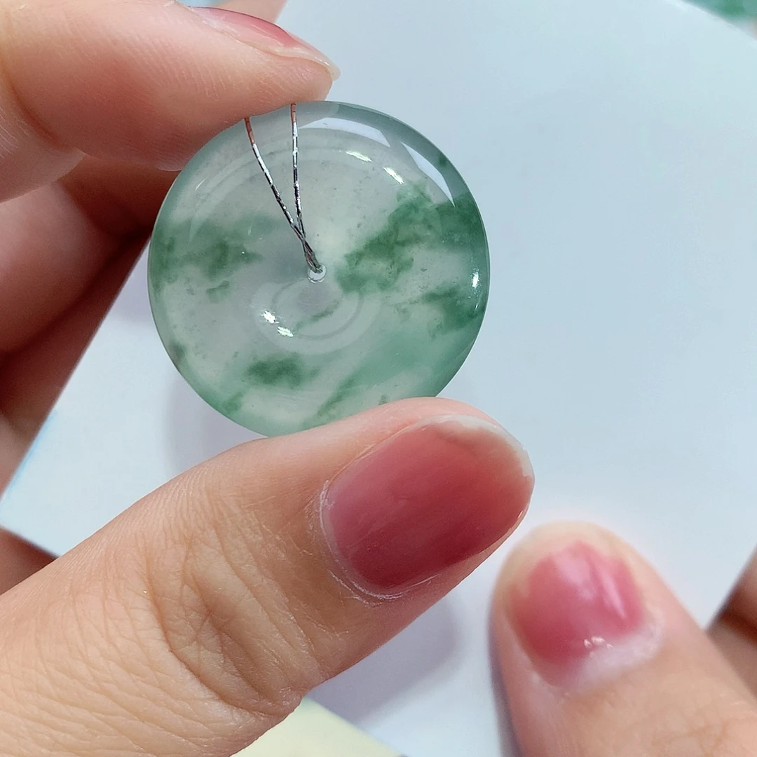 翡翠未镶嵌颈饰平安扣