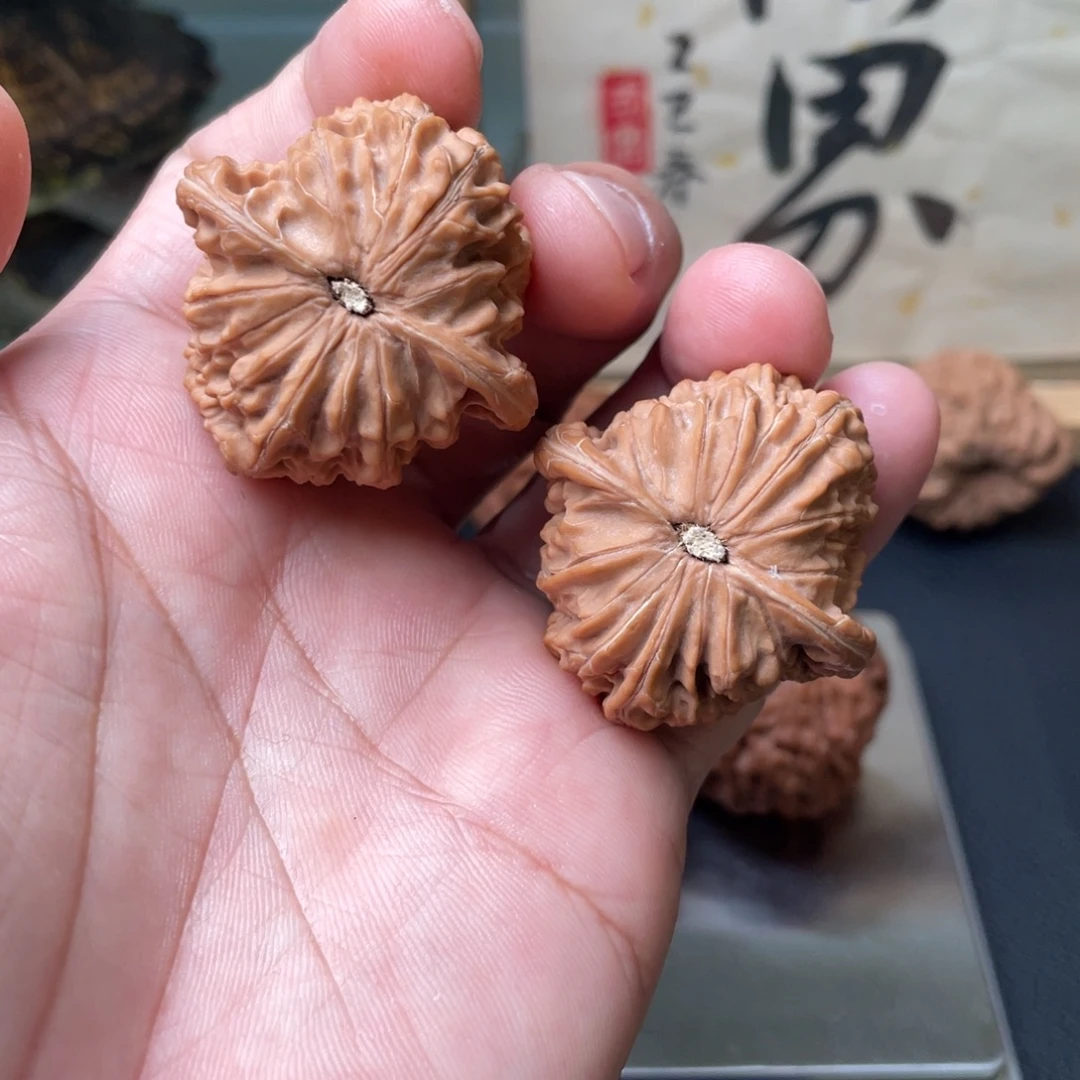 不***爷文玩核桃吊坠磨盘