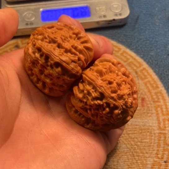 吊坠桃核全品白狮子40