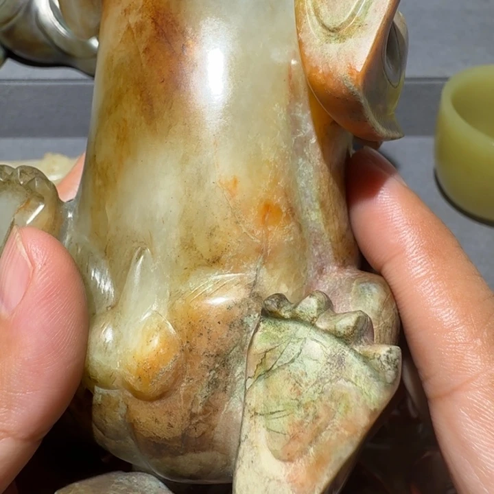 心***成和田玉未镶嵌颈饰