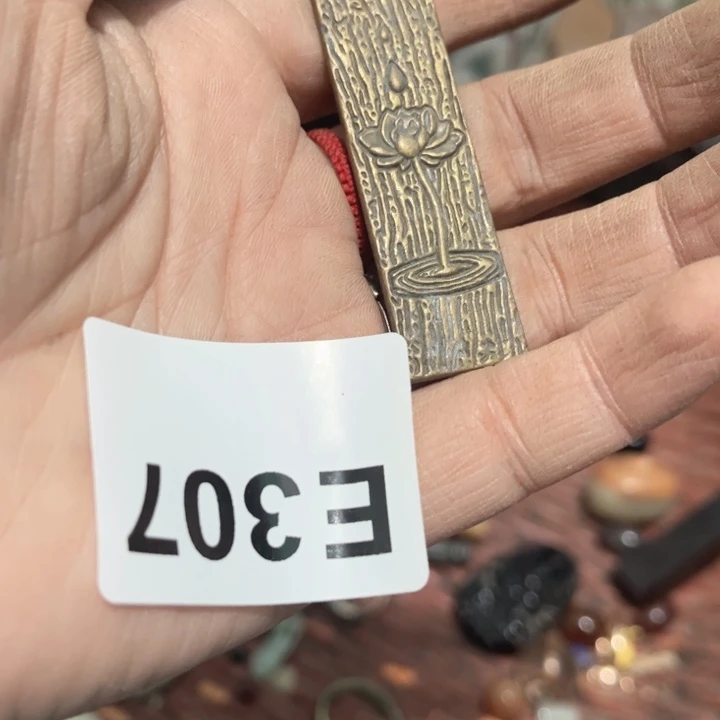 北***烟瓷片直播间火爆开启