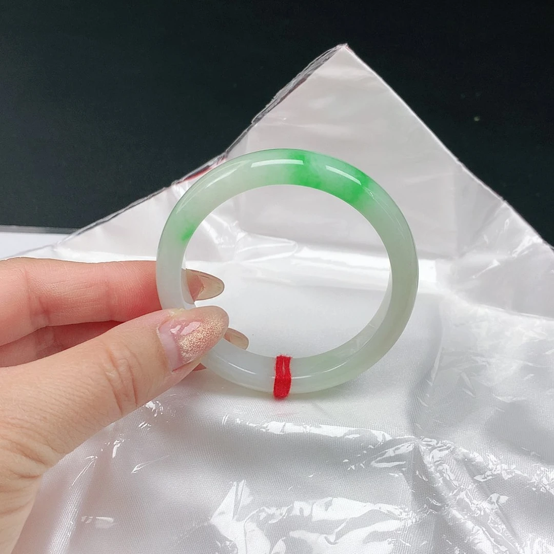 翡翠手镯未镶嵌翡翠113