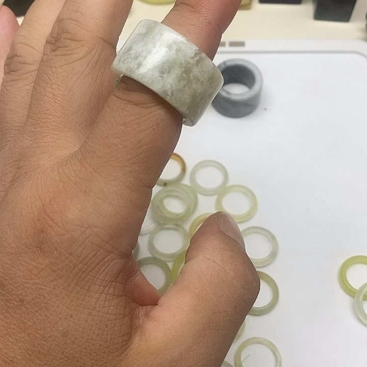 未镶嵌透闪石质玉挂件