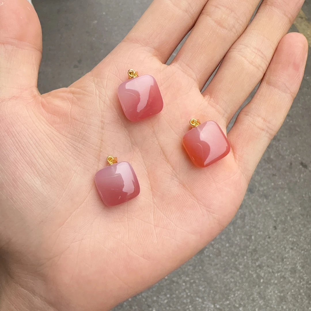 天然盐源玛瑙方糖吊坠约7*15+mm多样性拍一发一jrj