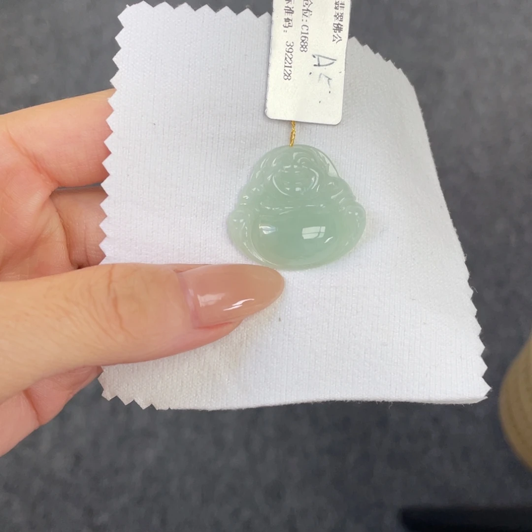 翡翠未镶嵌颈饰佛公