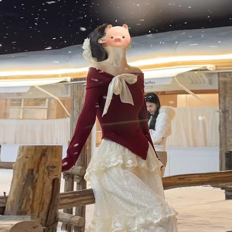 春节穿搭红色不规则一字肩针织衫女秋冬季设计感系带蝴蝶结上衣