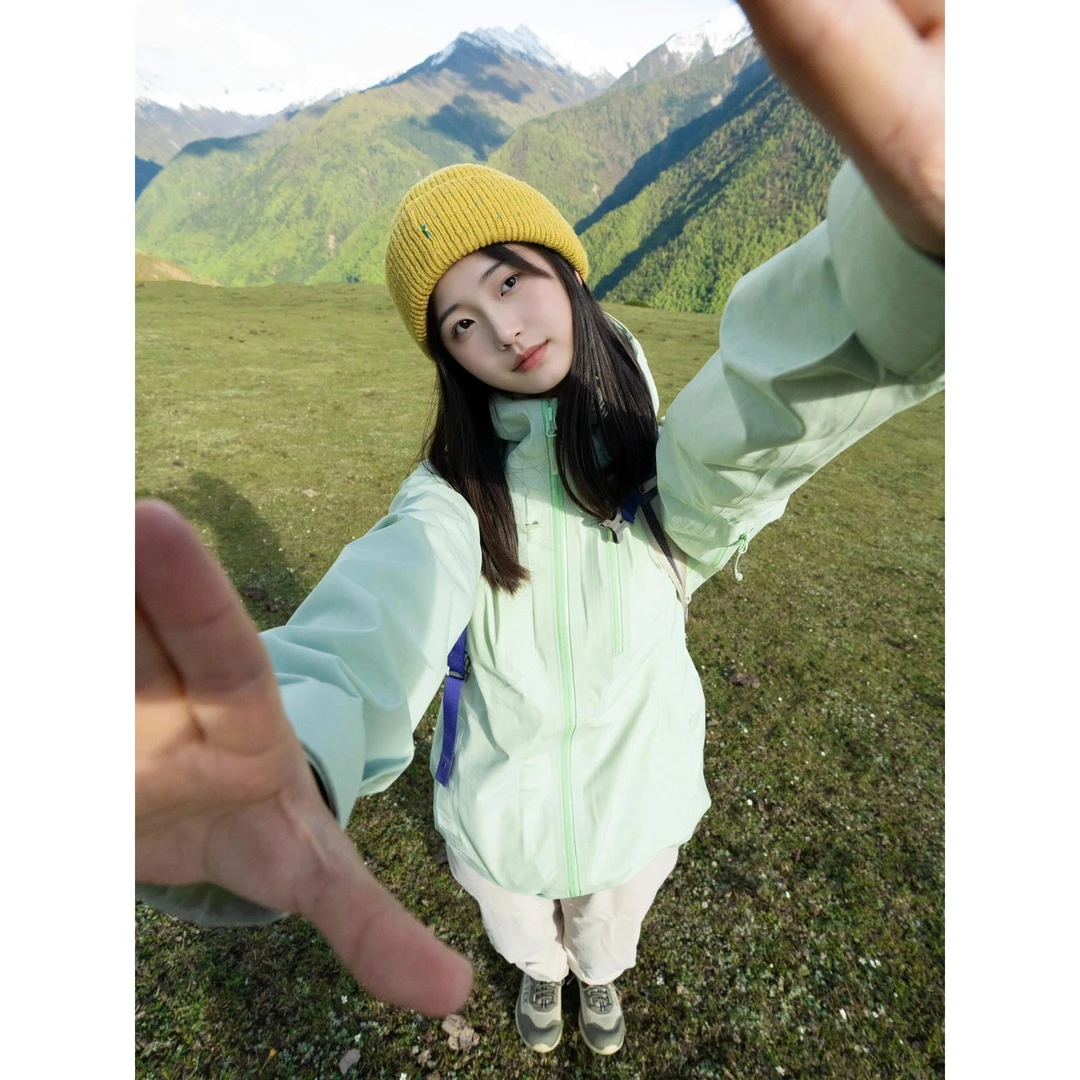 德国山系绿色户外冲锋衣外套女2025新款三合一防风防水情侣登山服