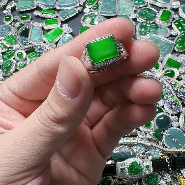 翡翠颈饰未镶嵌天然A货翡翠放漏