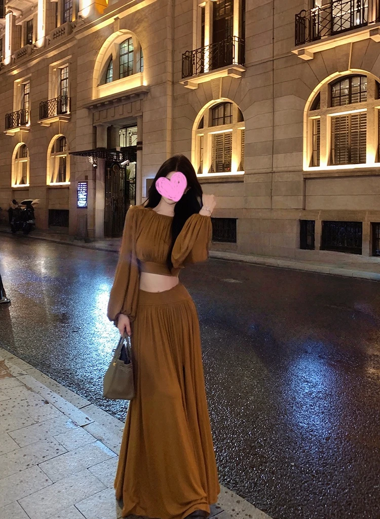 【盛宴】焦糖色蝙蝠袖圆领上衣抽褶垂感开叉半裙套装