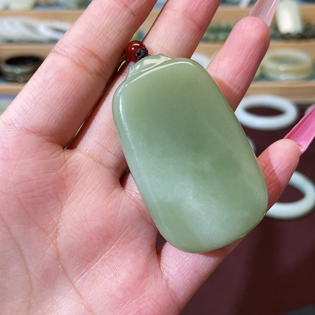 顺***意和田玉未镶嵌颈饰