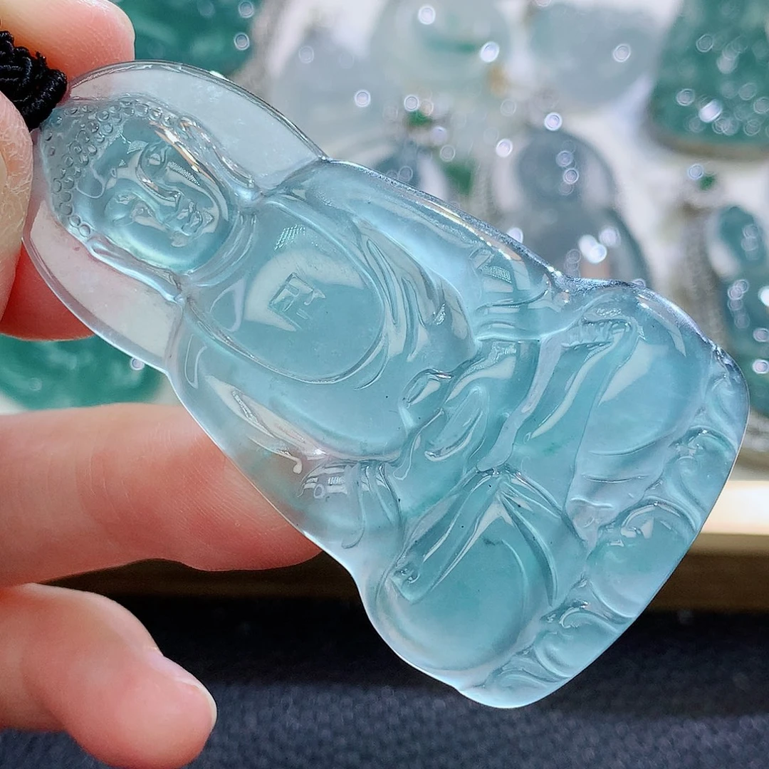 翡翠挂件未镶嵌翡翠