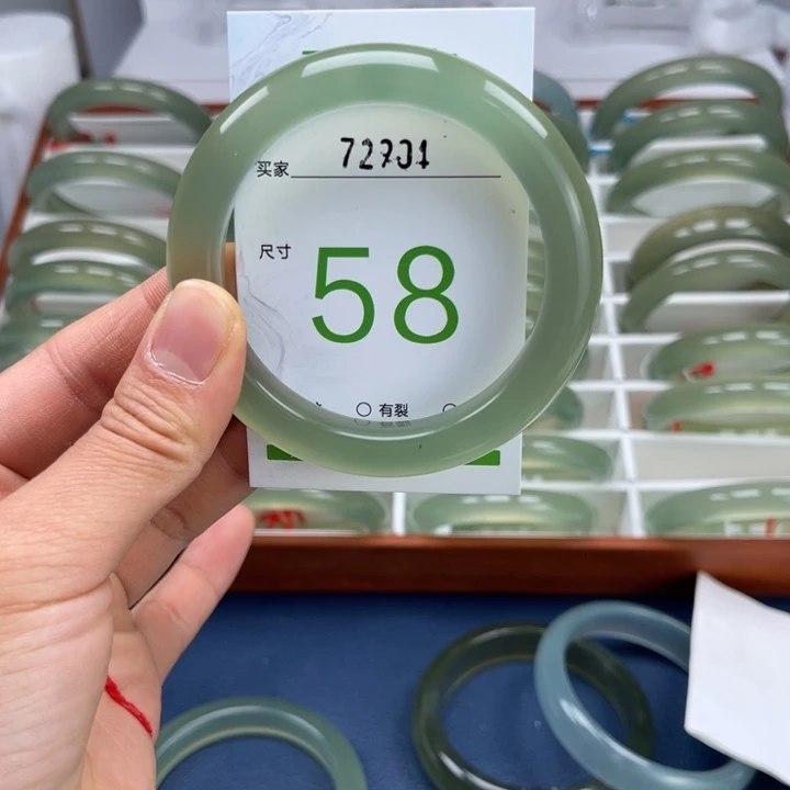 透闪石-蛇纹石玉手镯未镶嵌自**风