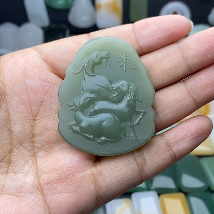 芝***暖和田玉未镶嵌颈饰