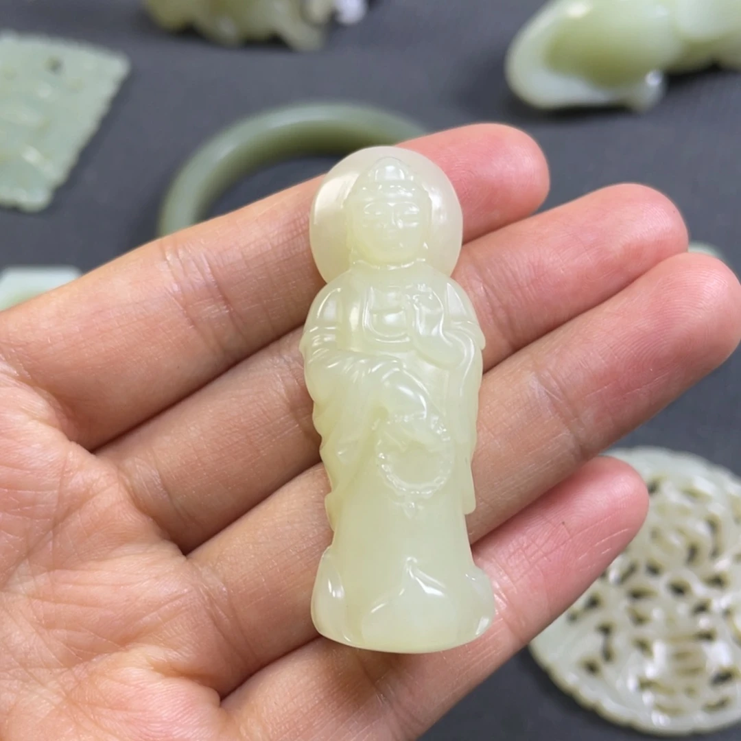 和田玉未镶嵌颈饰