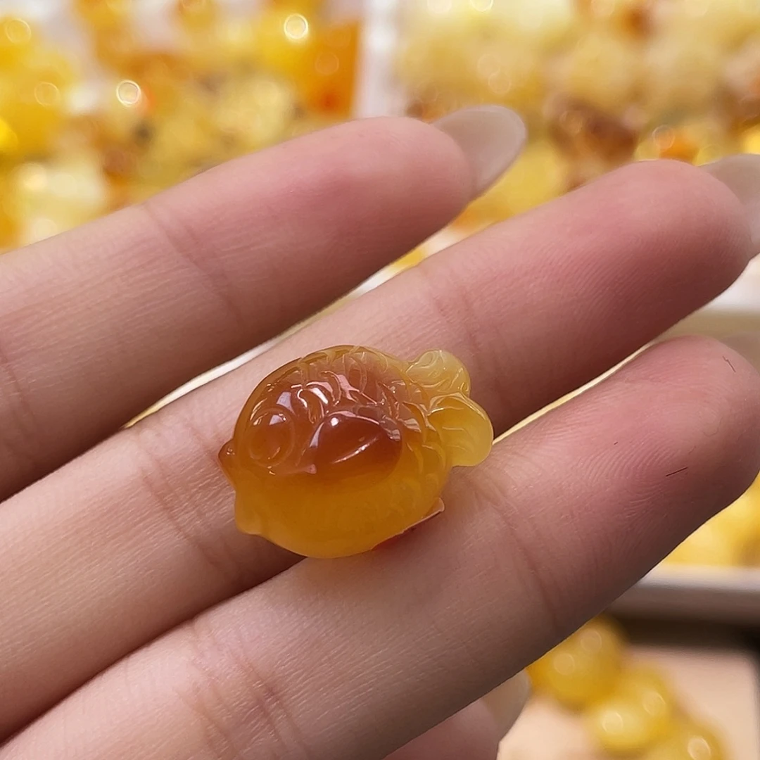 琥珀未镶嵌裸石小鱼