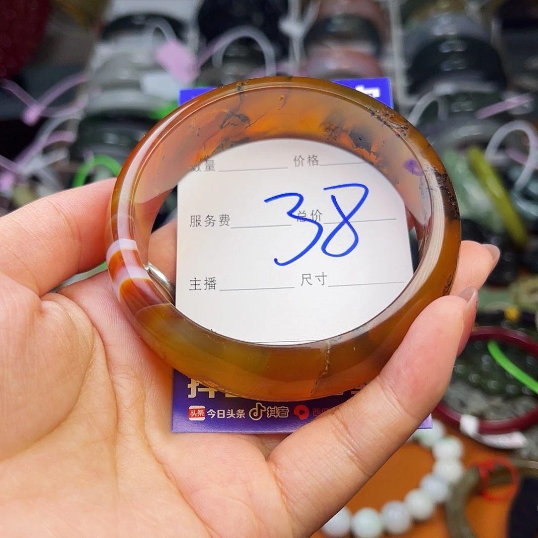 颈饰未镶嵌石英岩玉