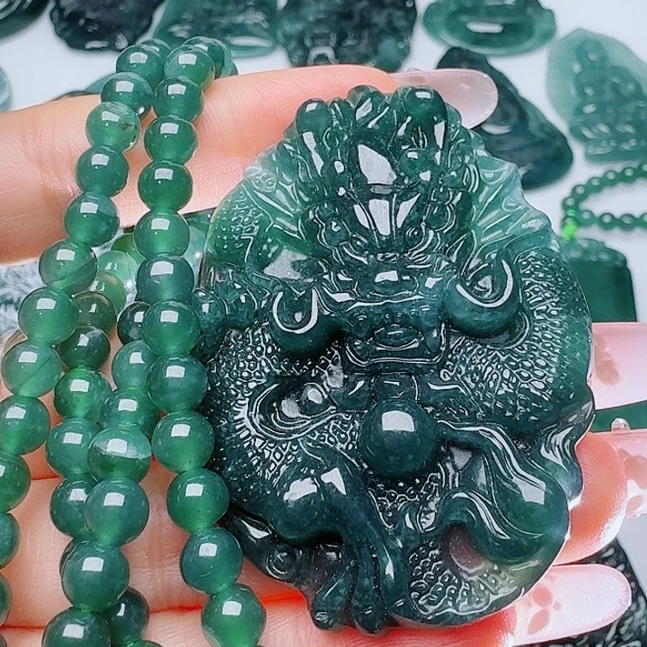 翡翠未镶嵌颈饰天然的A货翡翠多样性发其一