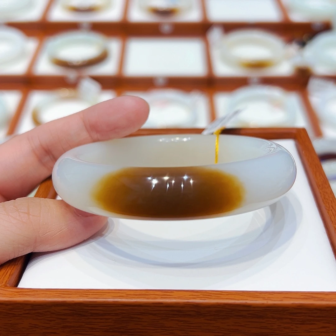 和田玉未镶嵌手镯一口糖5556