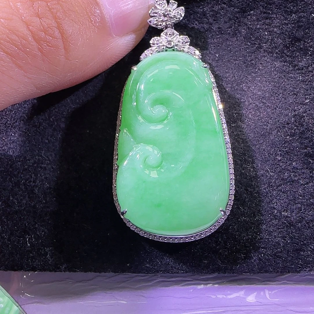 翡翠18K金镶嵌吊坠(不含链)