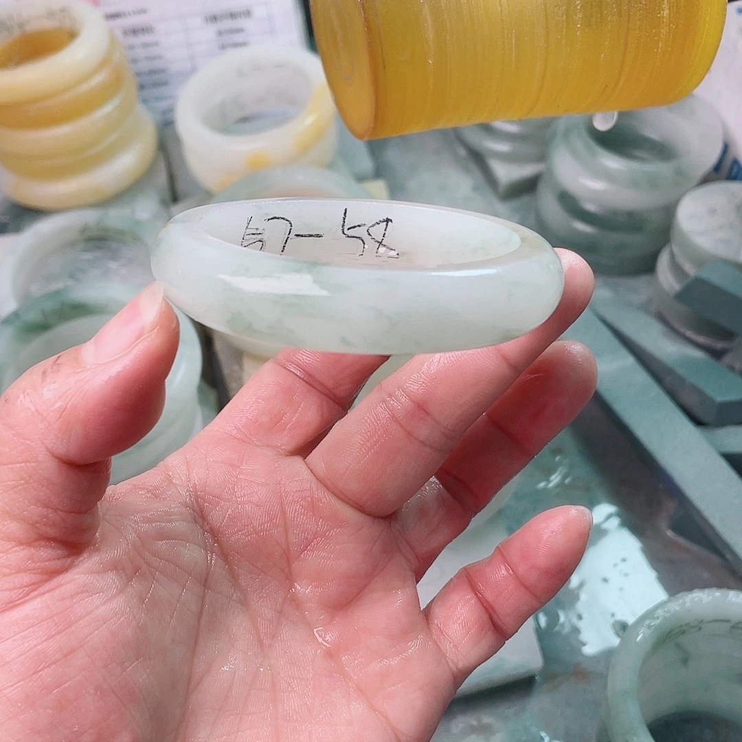 桔***子定制石英质玉（天山翠）