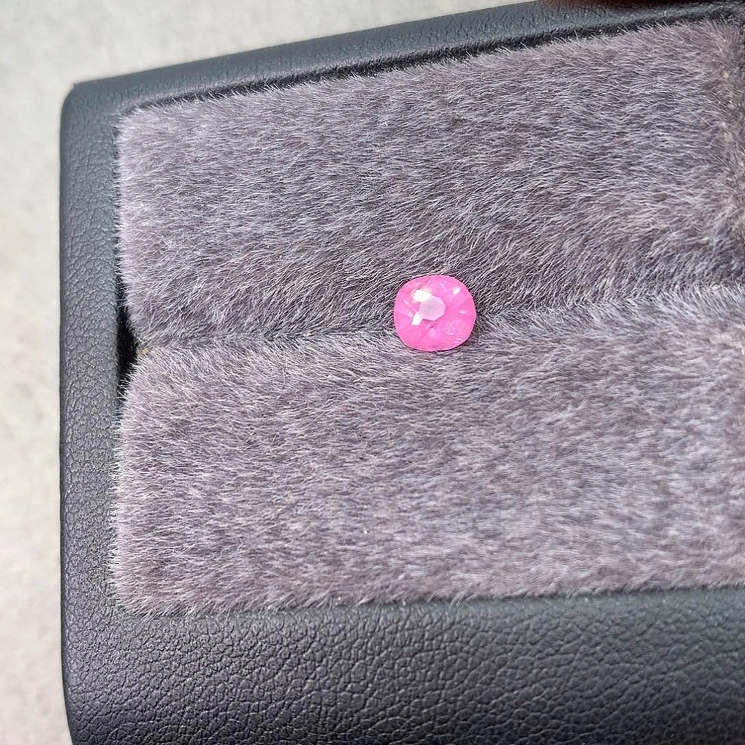 尖晶石裸石0.85克拉马亨盖