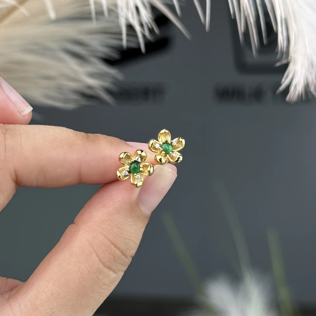 洛雪·天然翡翠小花925银耳钉