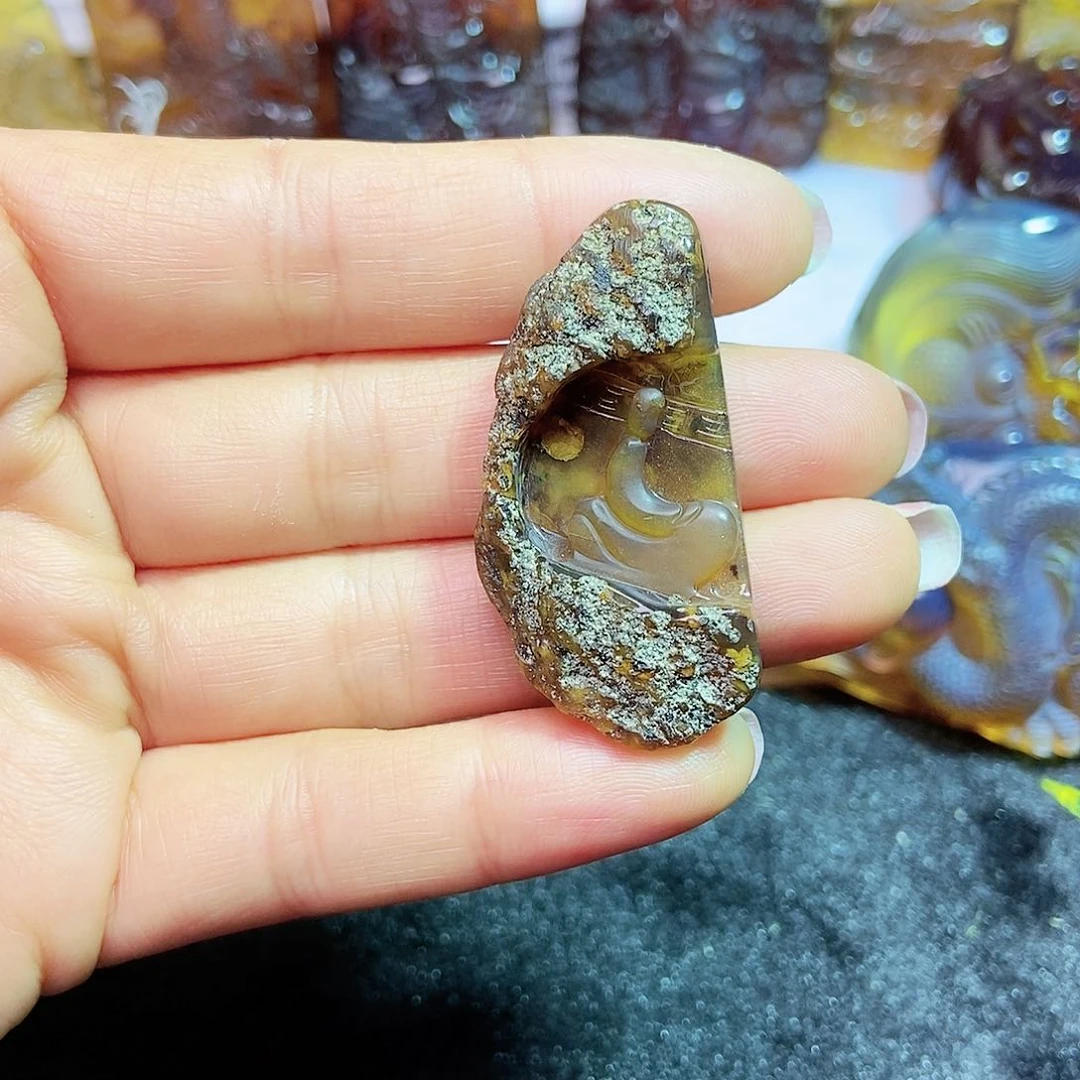 琥珀颈饰未镶嵌佛