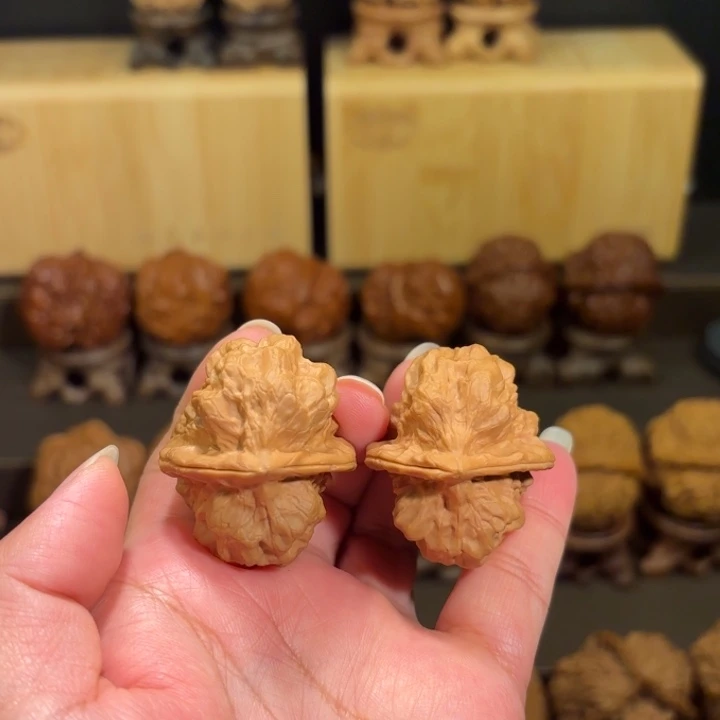 吊坠文玩核桃裂空爪37