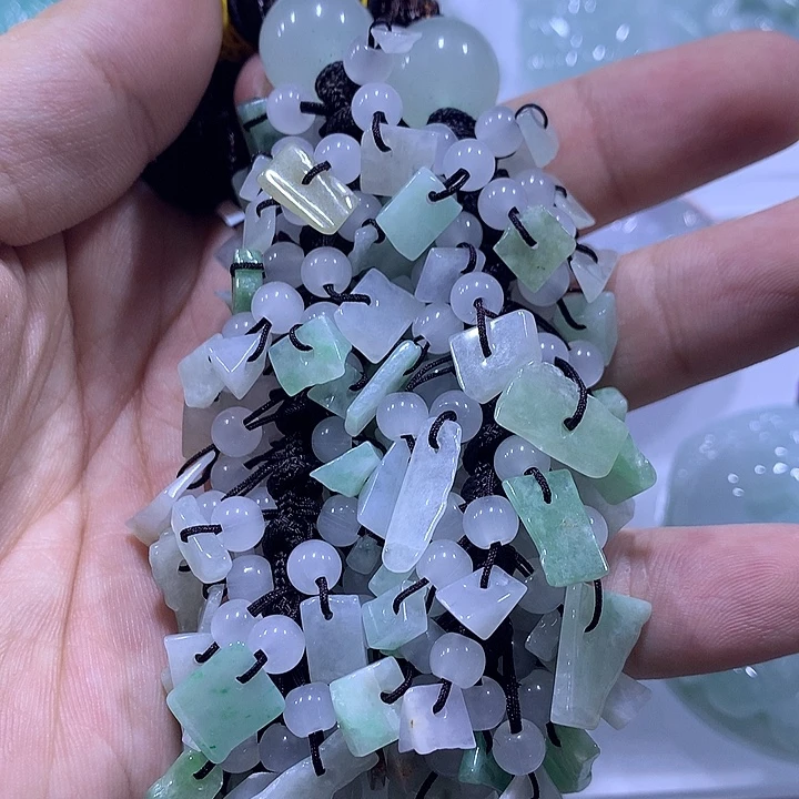 翡翠未镶嵌颈饰天然翡翠A货车挂多样性发货发其一