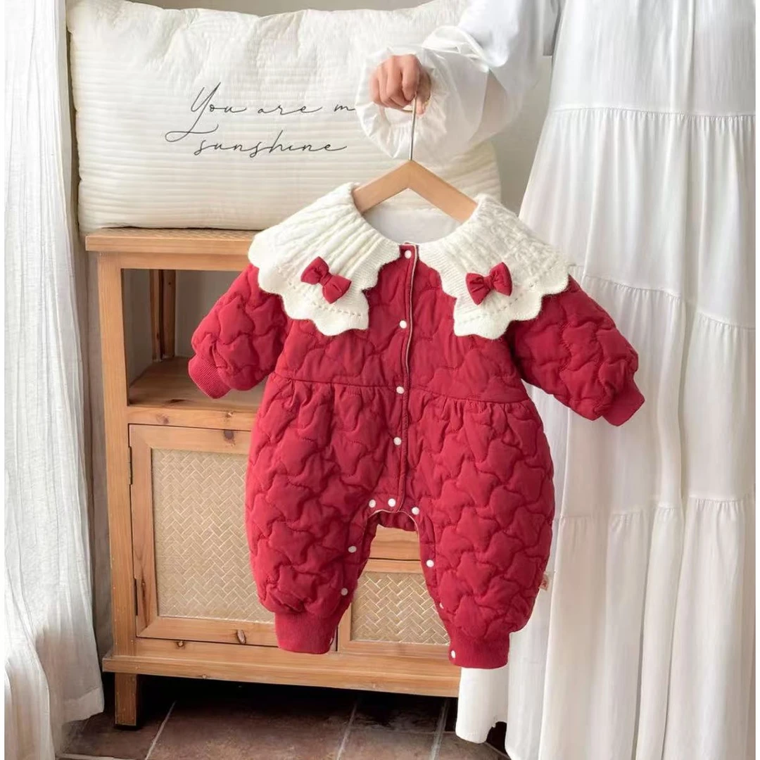 婴幼儿连体衣冬季可爱娃娃领针织加绒外出服