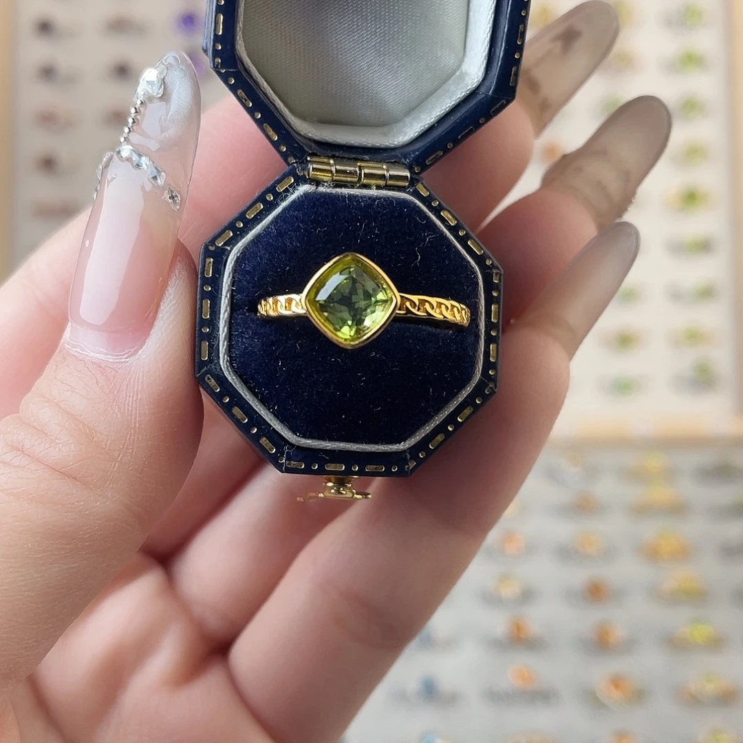 银S925镶嵌戒指橄榄石包厢款戒指